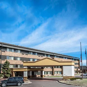 https://comfort-inn-suites-denver.seedenverhotels.com