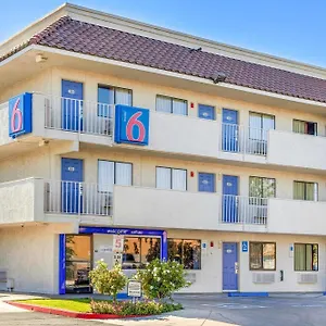 https://motel-6-phoenix-west.hotelsofphoenix.com